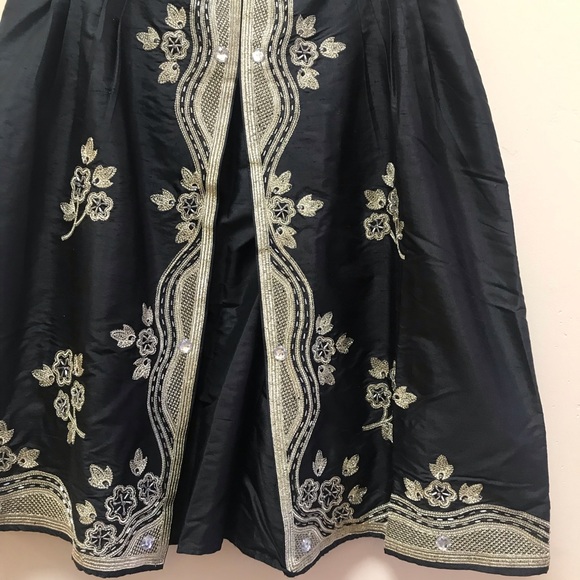 ☘️Black 100% Silk Skirt With Gold Thread - Picture 4 of 7